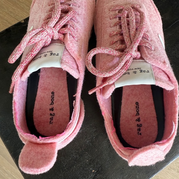 Sneakers - Picture 4 of 5